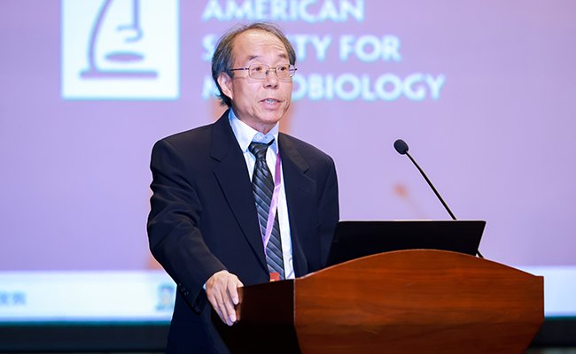 MID Alum Jing-Ren Zhang, PhD, encourages students to work hard, but think harder